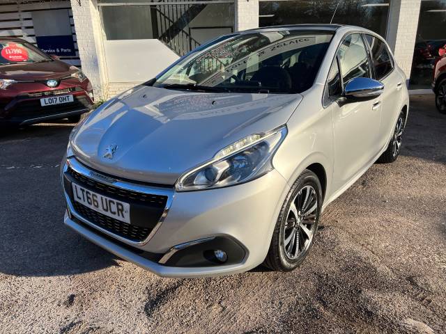 Peugeot 208 1.2 PureTech Allure Premium 5dr - FSH = NAV - PANORAMIC SUNROOF - PDC Hatchback Petrol Silver