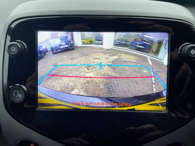 2020 Toyota Aygo 1.0 VVT-i X-Play TSS 5dr - APPLE CAR PLAY- CAMERA- BLUETOOTH