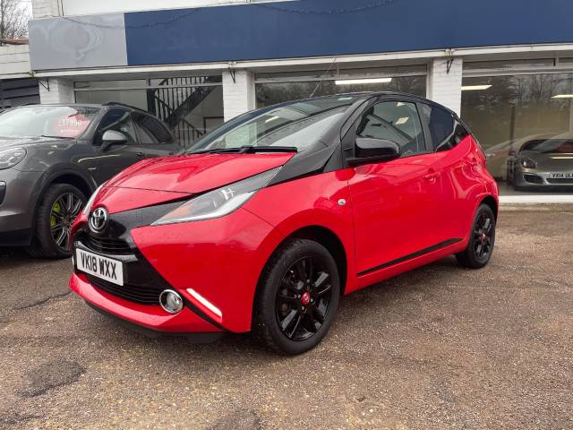 Toyota Aygo 1.0 VVT-i X-Cite 4 5dr x-shift - R/SENSORS - CAMERA - FTSH - ONE OWNER Hatchback Petrol Red