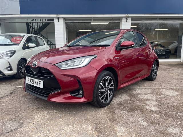 Toyota Yaris 1.5 Hybrid Design 5dr CVT Hatchback Hybrid Red