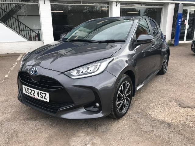 Toyota Yaris 1.5 Hybrid Design 5dr CVT - CAR PLAY - REAR CAMERA - 1 OWNER Hatchback Petrol / Electric Hybrid Grey