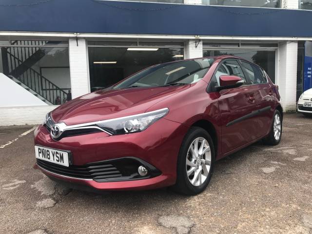 Toyota Auris 1.2T Icon Tech TSS 5dr CVT - SAT NAV - CAMERA - BLUETOOTH - CRUISE Hatchback Petrol Red