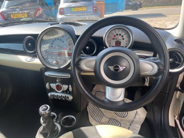 2010 Mini Hatchback 1.6 Cooper [122] 3dr - BLACK 17