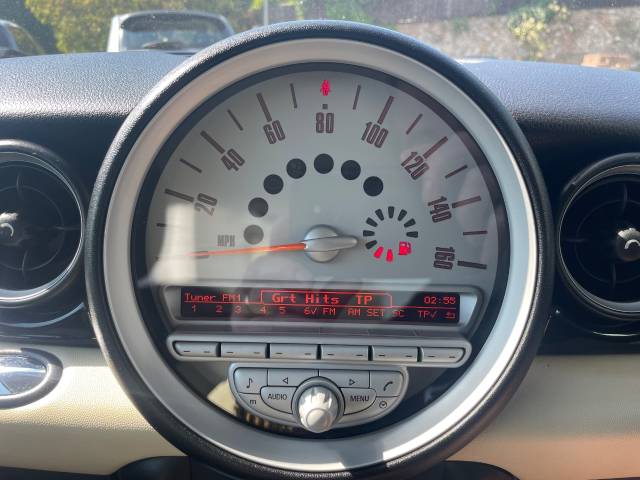2010 Mini Hatchback 1.6 Cooper [122] 3dr - BLACK 17