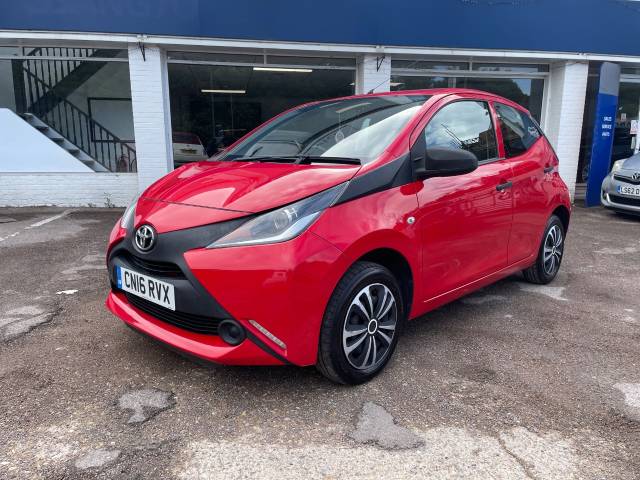 Toyota Aygo 1.0 VVT-i X 5dr - REAR CAMERA - BLUETOOTH - AIR CON - ALLOYS Hatchback Petrol Red