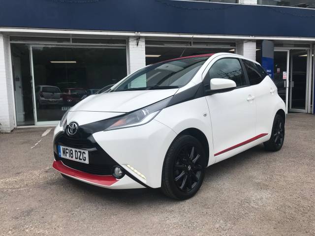 Toyota Aygo 1.0 VVT-i X-Press 5dr x-shift -14" BLACK ALLOYS - CLIMATE - BLUETOOTH Hatchback Petrol White