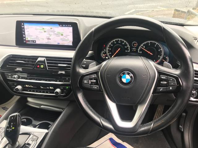 2017 BMW 5 Series 3.0 530d SE 5dr Auto - H/LEATHER - NAV - PARKING SENSORS - FFSH