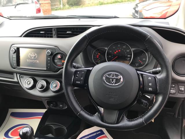 2016 Toyota Yaris 1.33 VVT-i Design 5dr - BLUETOOTH - REAR CAMERA - SERVICE HISTORY - AIR CON