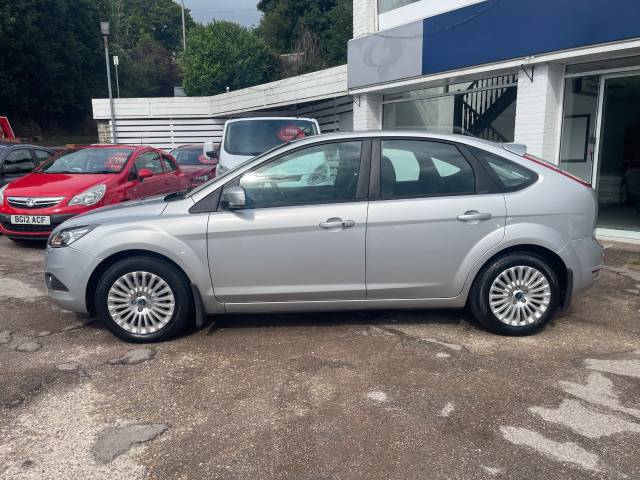 2009 Ford Focus 2.0 Titanium 5dr Auto- HEATED LEATHER - PARKING SENSORS - BLUETOOTH