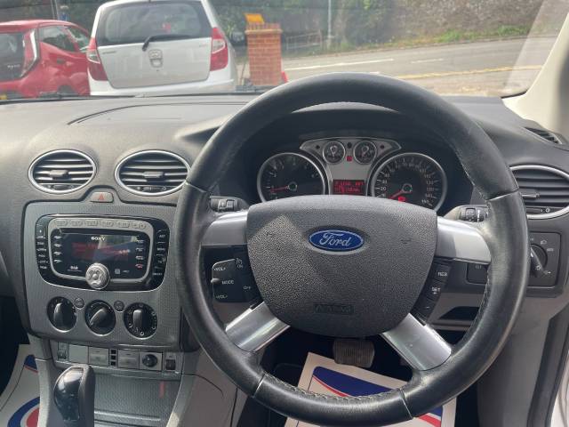 2009 Ford Focus 2.0 Titanium 5dr Auto- HEATED LEATHER - PARKING SENSORS - BLUETOOTH