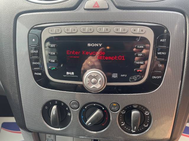2009 Ford Focus 2.0 Titanium 5dr Auto- HEATED LEATHER - PARKING SENSORS - BLUETOOTH