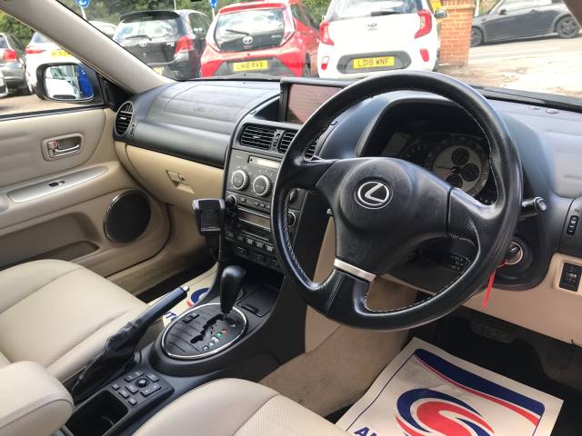 2005 Lexus IS 200 2.0 SE 4dr Auto - H/ LEATHER -  NAV - PARKING SESNOSR