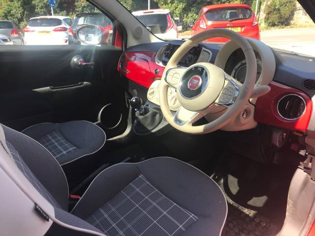 2019 Fiat 500 1.2 Lounge 3dr - SUNROOF - APPLE CAR PLAY - BLUETOOTH  - REAR CAMERA