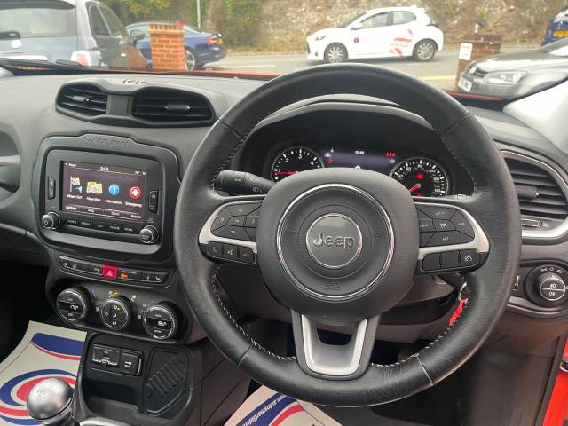 2015 Jeep Renegade 1.6 Multijet Limited 5dr- PAN ROOF -  NAV - PARKING SENSORS - FSH