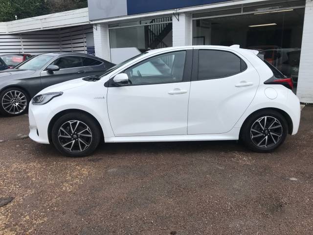 2021 Toyota Yaris 1.5 Hybrid Design 5dr CVT - FTSH - APPLE CAR PLAY  BLUETOOTH - 1 OWNER