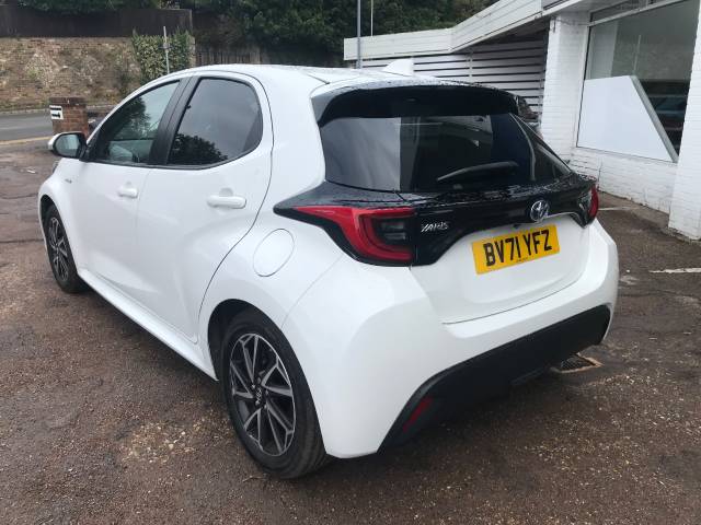 2021 Toyota Yaris 1.5 Hybrid Design 5dr CVT - FTSH - APPLE CAR PLAY  BLUETOOTH - 1 OWNER