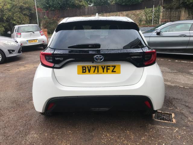 2021 Toyota Yaris 1.5 Hybrid Design 5dr CVT - FTSH - APPLE CAR PLAY  BLUETOOTH - 1 OWNER