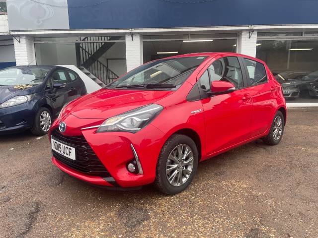 Toyota Yaris 1.5 Hybrid Icon 5dr CVT - CAMERA - BLUETOOTH - CRUISE Hatchback Petrol / Electric Hybrid Red