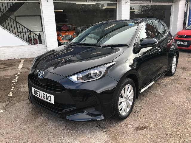 Toyota Yaris 1.5 Hybrid Icon 5dr CVT - APPLE CAR PLAY - REAR CAMERA - BLUETOOTH Hatchback Petrol / Electric Hybrid Black