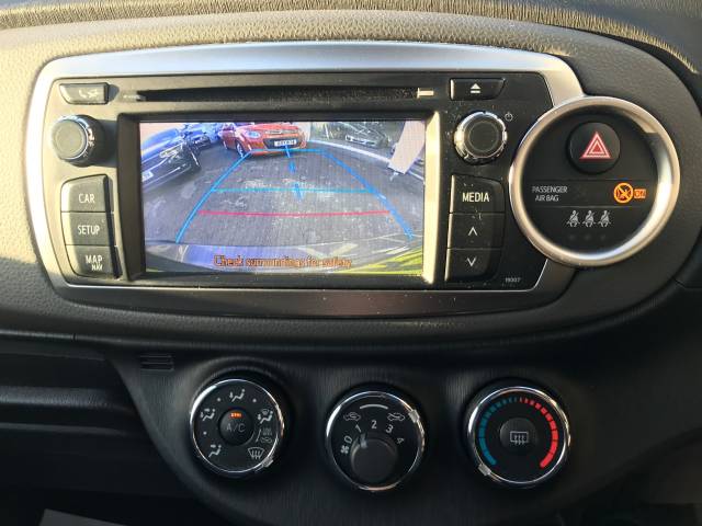 2013 Toyota Yaris 1.33 VVT-i SR 5dr - FSH - SAT NAV - 1/2 LEATHER