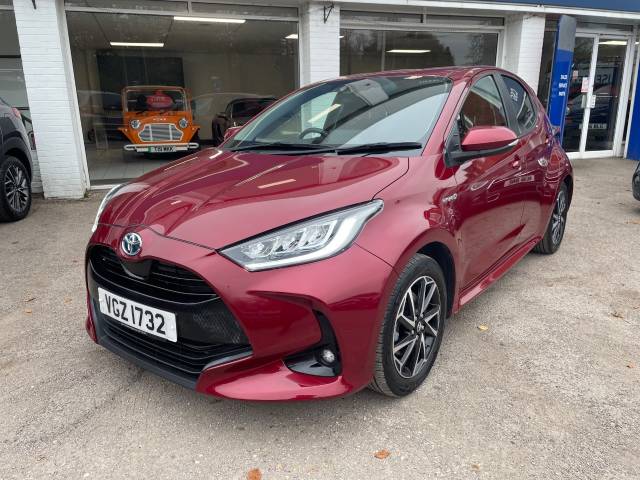 Toyota Yaris 1.5 Hybrid Design 5dr CVT - APPLE CAR PLAY - FTSH - CRUISE  - CAMERA Hatchback Petrol / Electric Hybrid Red