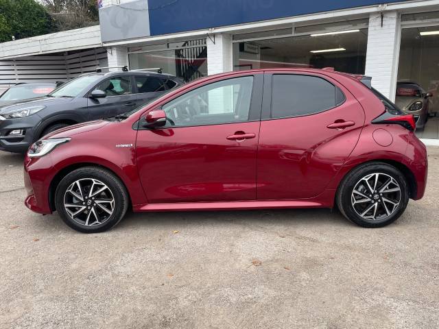 2021 Toyota Yaris 1.5 Hybrid Design 5dr CVT - APPLE CAR PLAY - FTSH - CRUISE  - CAMERA