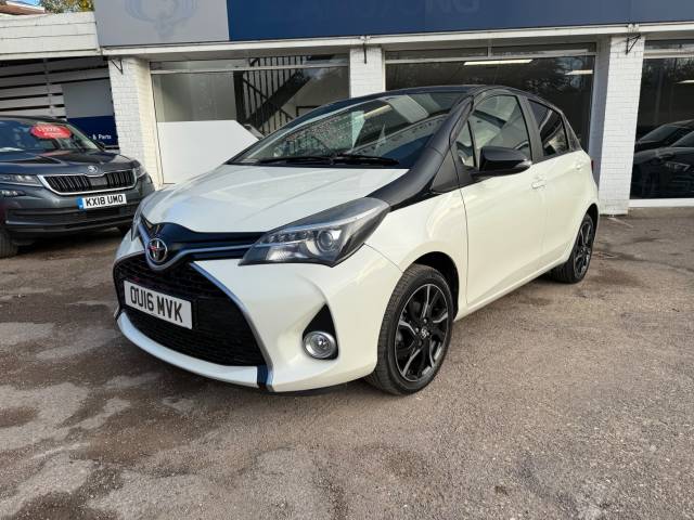 Toyota Yaris 1.33 VVT-i Design 5dr Hatchback Petrol White/black