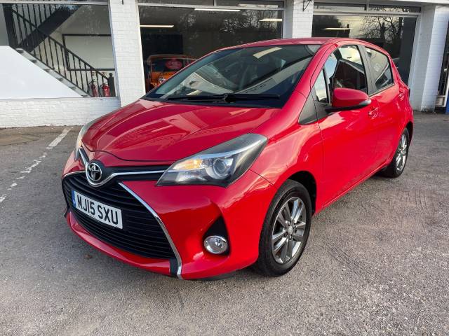 Toyota Yaris 1.33 VVT-i Icon 5dr - BLUETOOTH - AIR CON - £35.00 TAX Hatchback Petrol Red