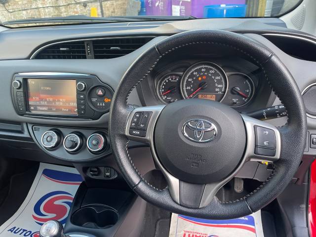 2015 Toyota Yaris 1.33 VVT-i Icon 5dr - BLUETOOTH - AIR CON - £35.00 TAX