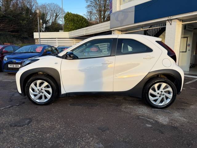 2022 Toyota Aygo X 1.0 VVT-i Pure 5dr Auto - R SESNOSR - APPLE CAR PLAY - 1 OWNER
