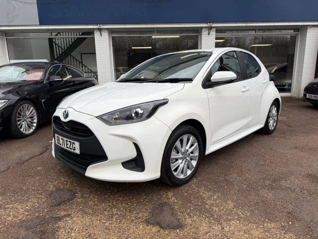 Toyota Yaris 1.5 Hybrid Icon 5dr CVT - APPLE CAR PLAY - REAR CAMERA - AIR CON  - Hatchback Petrol / Electric Hybrid White