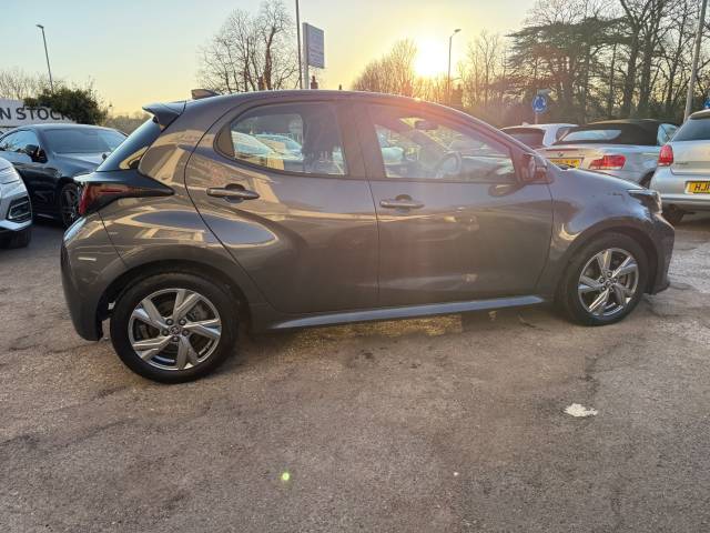 2024 Toyota Yaris 1.5 Hybrid Icon 5dr CVT - APPLE CAR PLAY - 1 OWNER - REAR CAMERA
