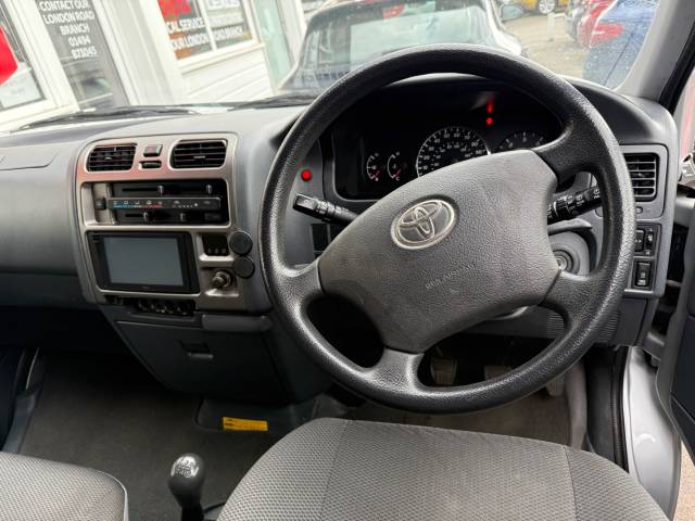 2010 Toyota Hiace 2.5 HIACE 300 D-4D 120 LWB - FSH - REAR CAMERA - NO VAT -
