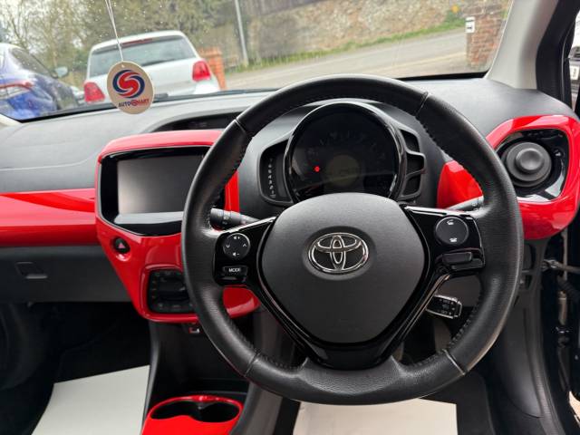 2017 Toyota Aygo 1.0 VVT-i X-Press 5dr - ONE OWNER - FSH - NAV - INTENSE PACK
