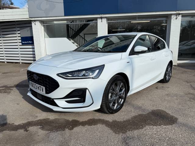 Ford Focus 1.0 EcoBoost ST-Line 5dr -  ONE OWNER - APPLE CAR PLAY - NAV - Hatchback Petrol White