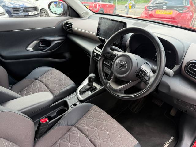2022 Toyota Yaris Cross 1.5 Hybrid Excel 5dr CVT - NAV - CAR PLAY - PARKING SENSORS - H/SEATS -