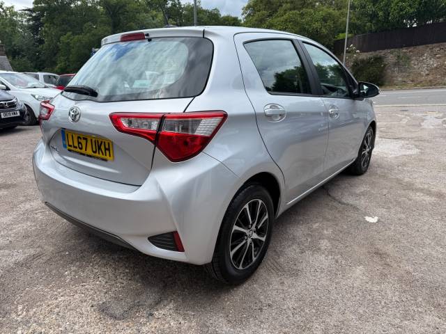 2017 Toyota Yaris 1.5 VVT-i Icon Tech 5dr CVT - NAV - CAMERA- PARKING SENSORS -  FTSH