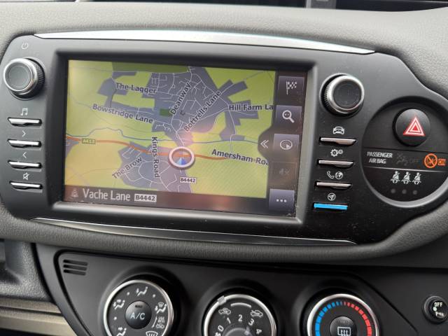 2017 Toyota Yaris 1.5 VVT-i Icon Tech 5dr CVT - NAV - CAMERA- PARKING SENSORS -  FTSH