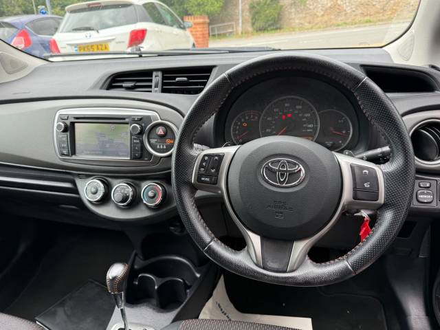 2013 Toyota Yaris 1.33 VVT-i SR 5dr Multidrive S - NAV - REAR CAMERA- 1/2 LEATHER -