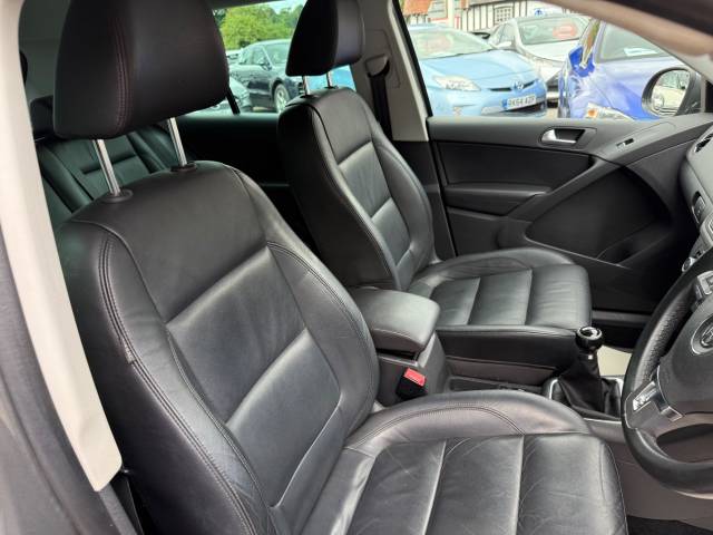 2010 Volkswagen Tiguan 2.0 TDi Match 5dr FSH - APPLE CRA PLAY - AIR CON -ALLOYS