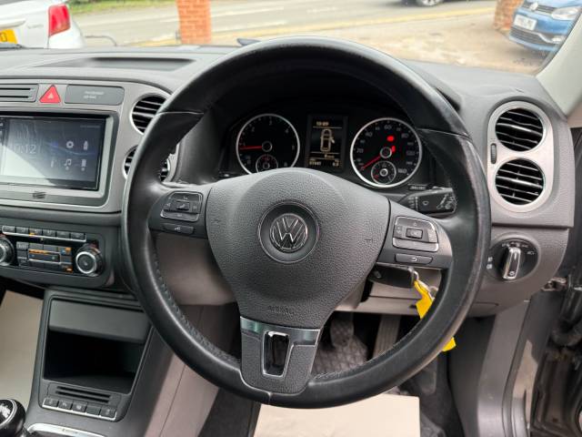 2010 Volkswagen Tiguan 2.0 TDi Match 5dr FSH - APPLE CRA PLAY - AIR CON -ALLOYS
