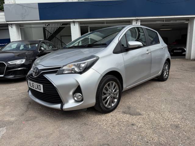 Toyota Yaris 1.33 VVT-i Icon 5dr - FTSH - AIR CON -ALLOYS - REAR CAMERA Hatchback Petrol Silver