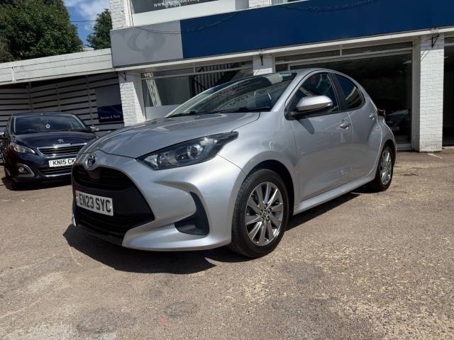 Toyota Yaris 1.5 Hybrid Icon 5dr CVT - CAR PLAY - REAR CAMERA - BLUETOOTH - Hatchback Petrol / Electric Hybrid Silver