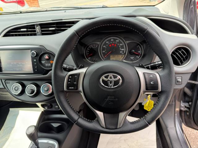2015 Toyota Yaris 1.33 VVT-i Icon 5dr CVT - FRONT AND REAR SENSORS, CAMERA SAT NAV