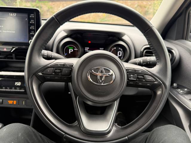 2023 Toyota Yaris Cross 1.5 Hybrid Icon 5dr CVT - ONE OWNER - REAR CAMERA AND SENSORS