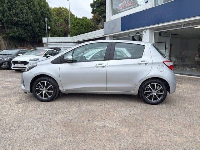 2018 Toyota Yaris 1.5 VVT-i Icon Tech 5dr - ONE OWNER - FTSH - NAV - BLUETOOTH