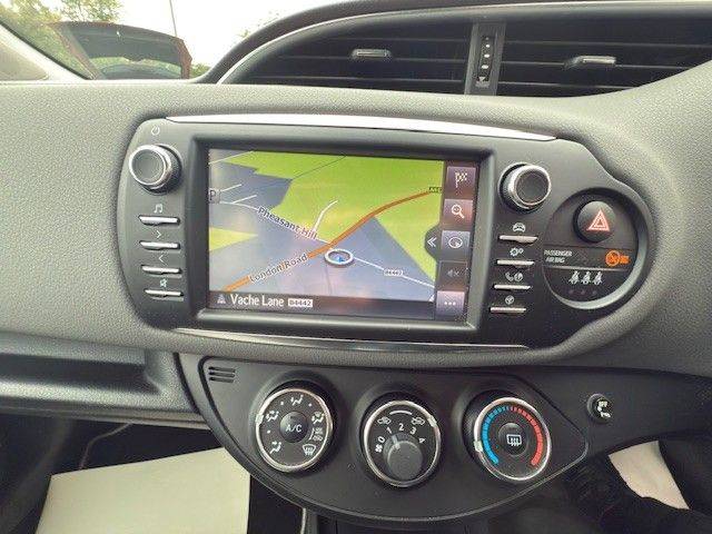 2018 Toyota Yaris 1.5 VVT-i Icon Tech 5dr - ONE OWNER - FTSH - NAV - BLUETOOTH