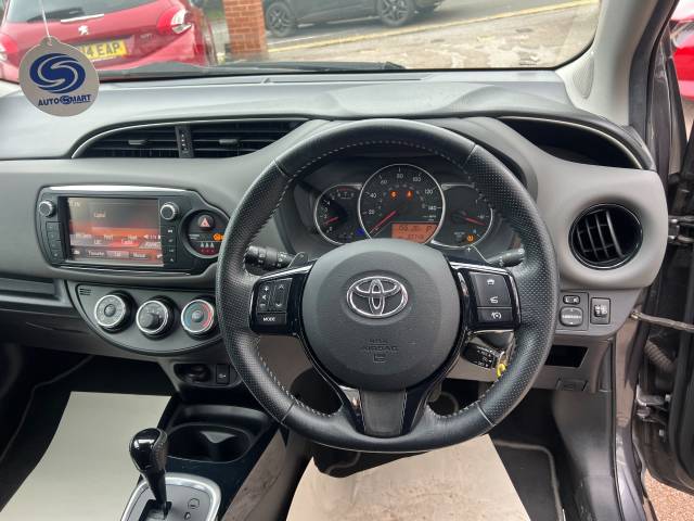 2016 Toyota Yaris 1.33 VVT-i Design 5dr CVT - FTSH - £35.00 TAX - REAR CAMERA - AIR CON