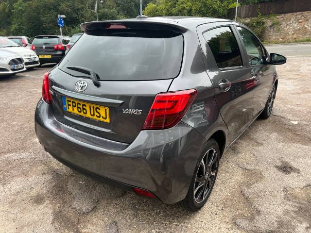 2016 Toyota Yaris 1.33 VVT-i Design 5dr CVT - FTSH - £35.00 TAX - REAR CAMERA - AIR CON
