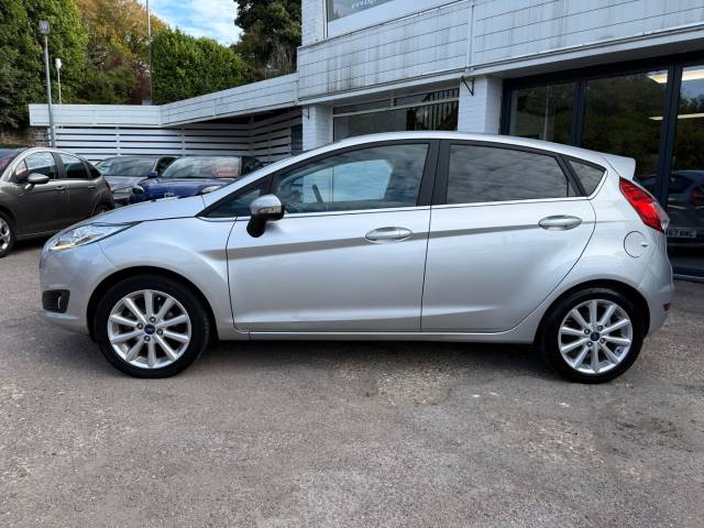 2016 Ford Fiesta 1.0 EcoBoost Titanium 5dr Powershift - FSH - PARKING SENSORS - BLUETOOTH - AIR CON